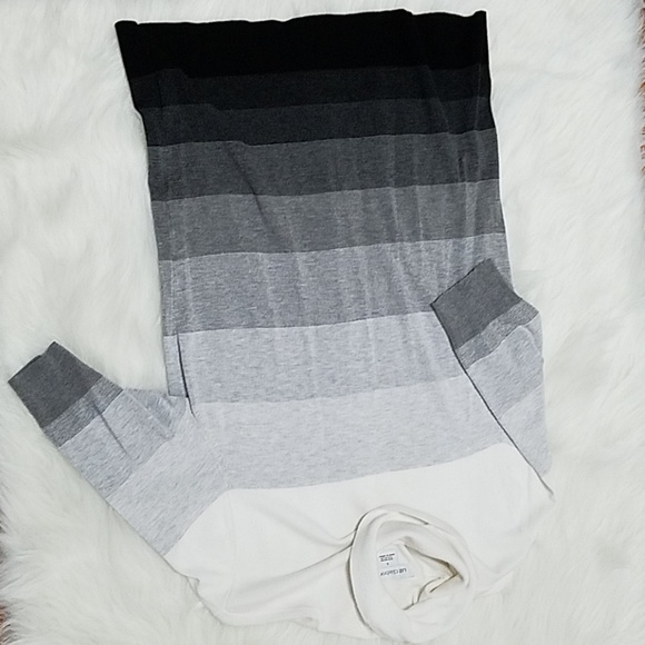 Liz Claiborne Turtle Neck - Picture 2 of 3